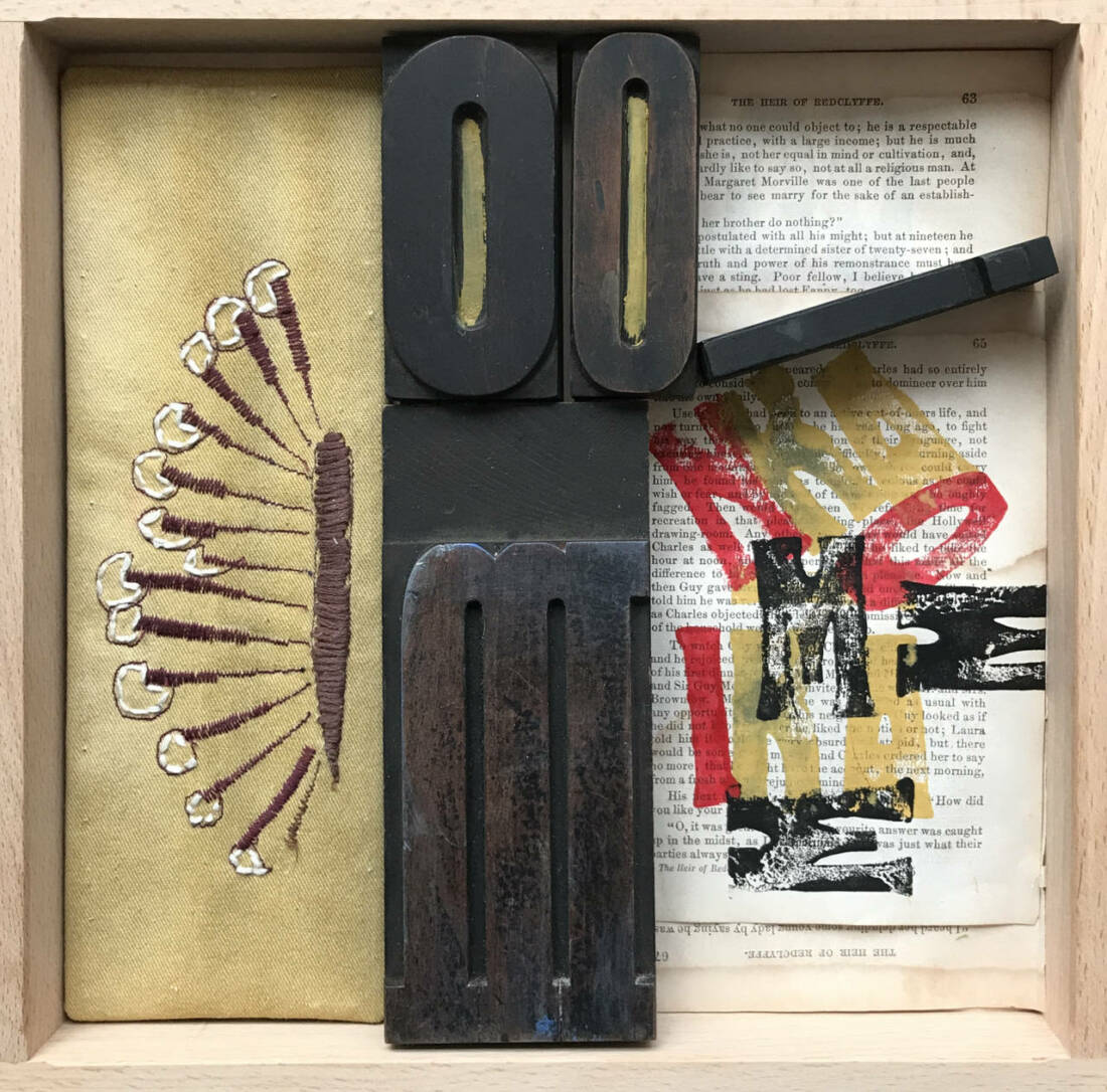 Der Buchdrucker, 2023, Holz, Papier, Textil, 25 × 25 cm